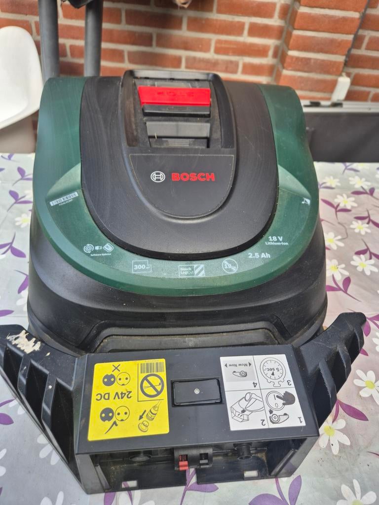 Robotmaaiet Bosch, indego xs 300, Ophalen, Zo goed als nieuw