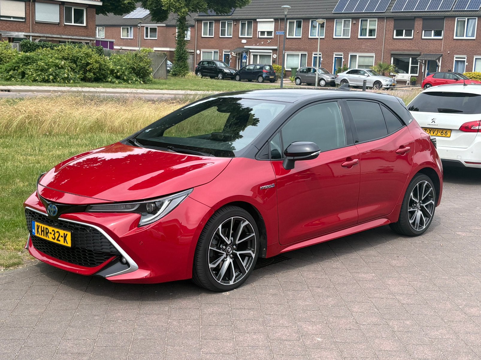 Toyota Corolla 2.0 Hybrid 180pk CVT 2019 Rood 2-tone, Auto's, Toyota, 450 kg, 750 kg, Corolla, 1987 cc