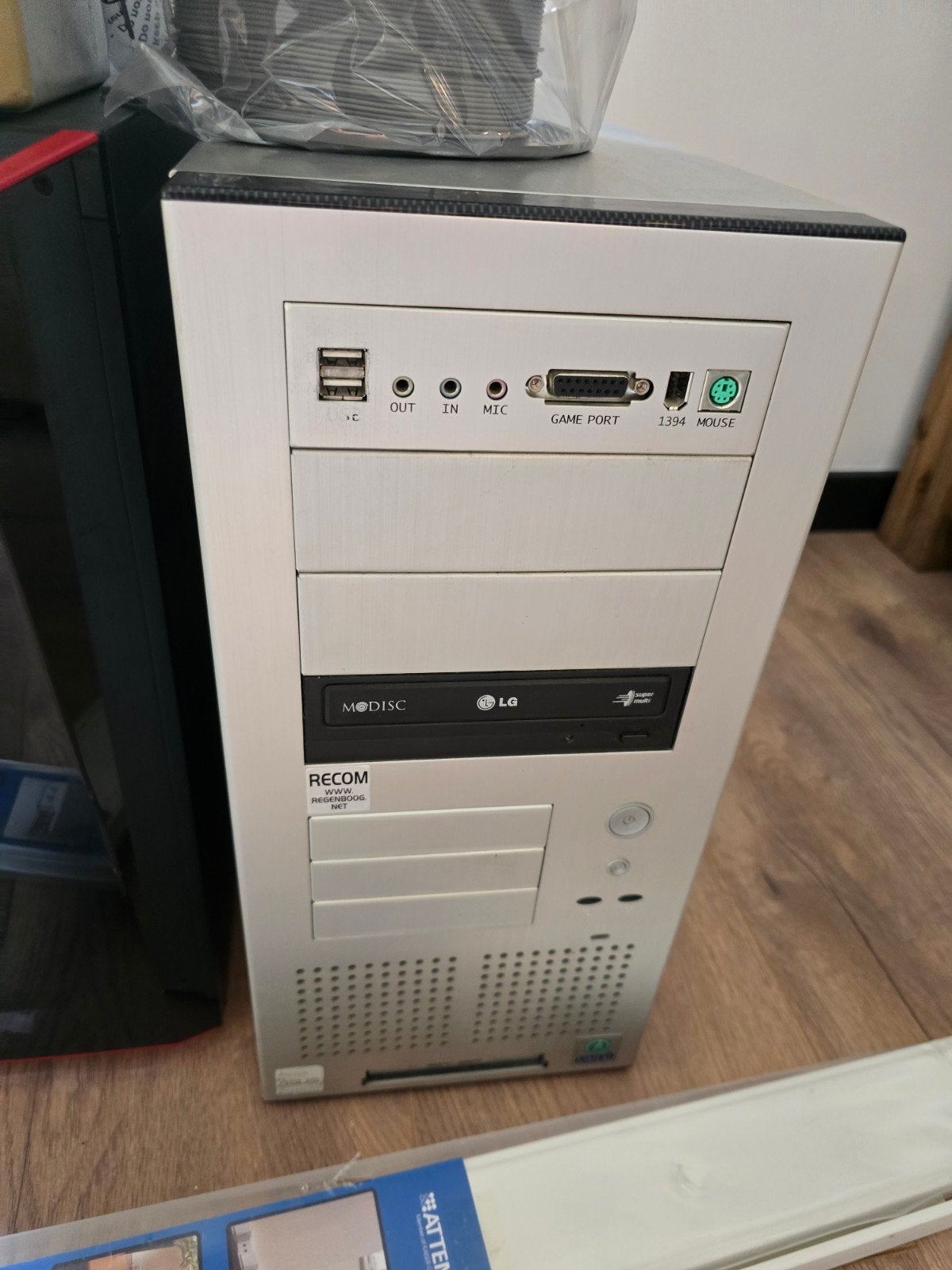 Lian Li Retro PC Behuizing met Moederbord, CPU en RAM, Onbekend, Minder dan 4 GB, Ophalen of Verzenden, Lian Li