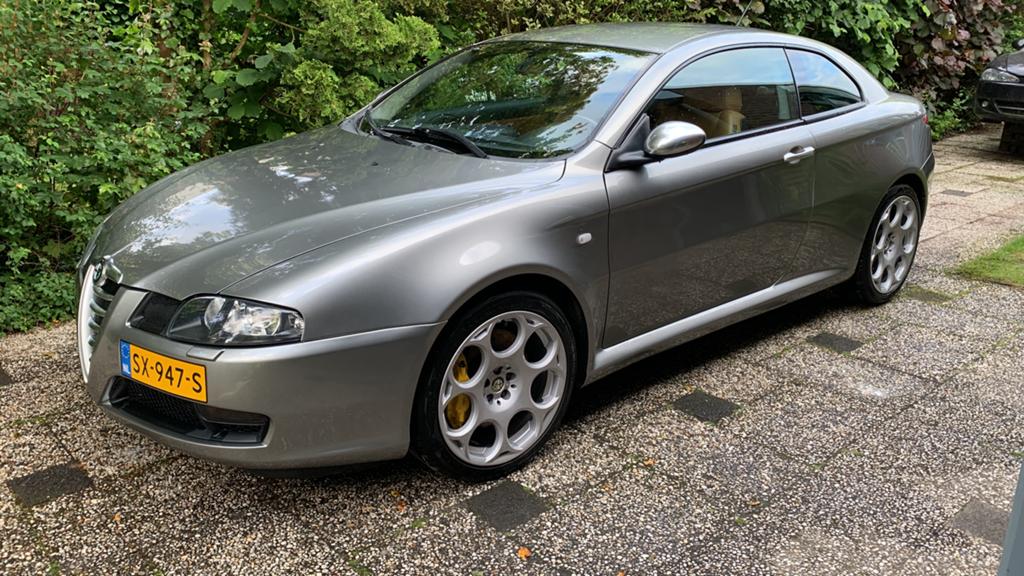Alfa Romeo GT 3.2 24v V6 Q2 Distinctive 2005, Auto's, Alfa Romeo, Beige, 400 kg, Leder, 75 €/maand