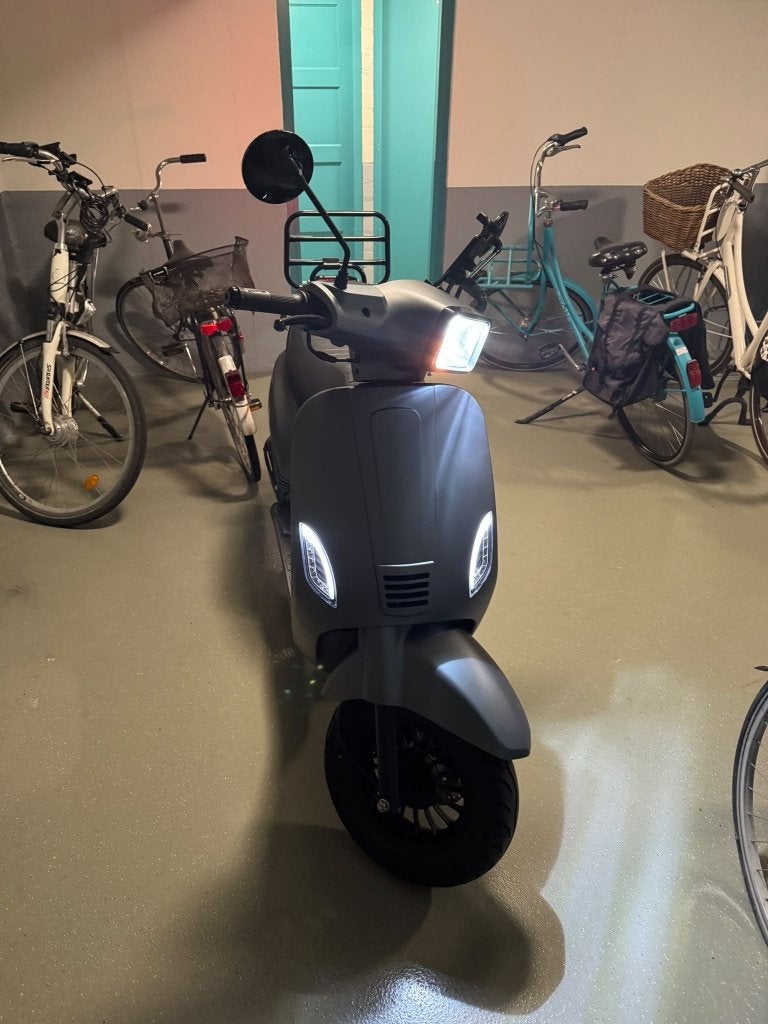 Senzo RivaLux S 2025 - 25km, Fietsen en Brommers, Zo goed als nieuw, Benzine, Ophalen, Overige merken