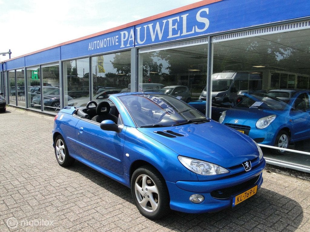 Peugeot 206 CC 1.6-16V benzine, schakel, 2004, 131586 km, Auto's, Peugeot, Voorwielaandrijving, Stof, Gebruikt, 4 cilinders