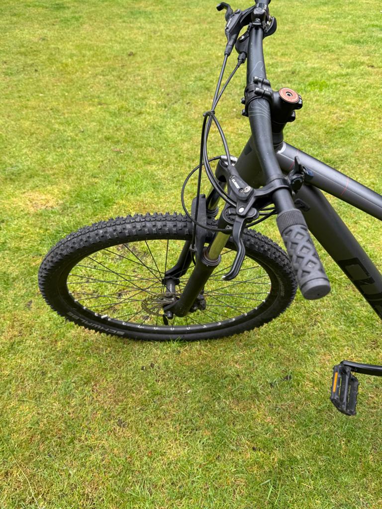 Zwarte cube fiets, 45 tot 49 cm, Zo goed als nieuw, Schijfrem, Ophalen