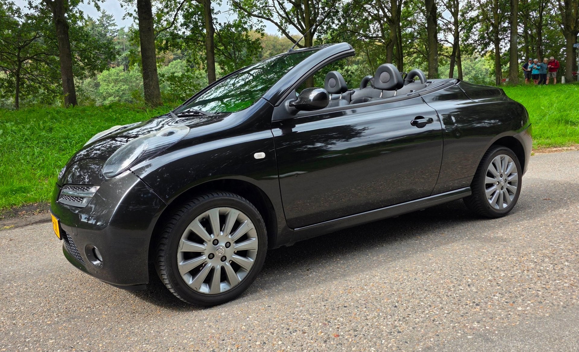 Nissan Micra C+C 1.6 Tekna Plus - Airco - APK T/M 16-05-2027, Voorwielaandrijving, 15 km/l, Gebruikt, 750 kg