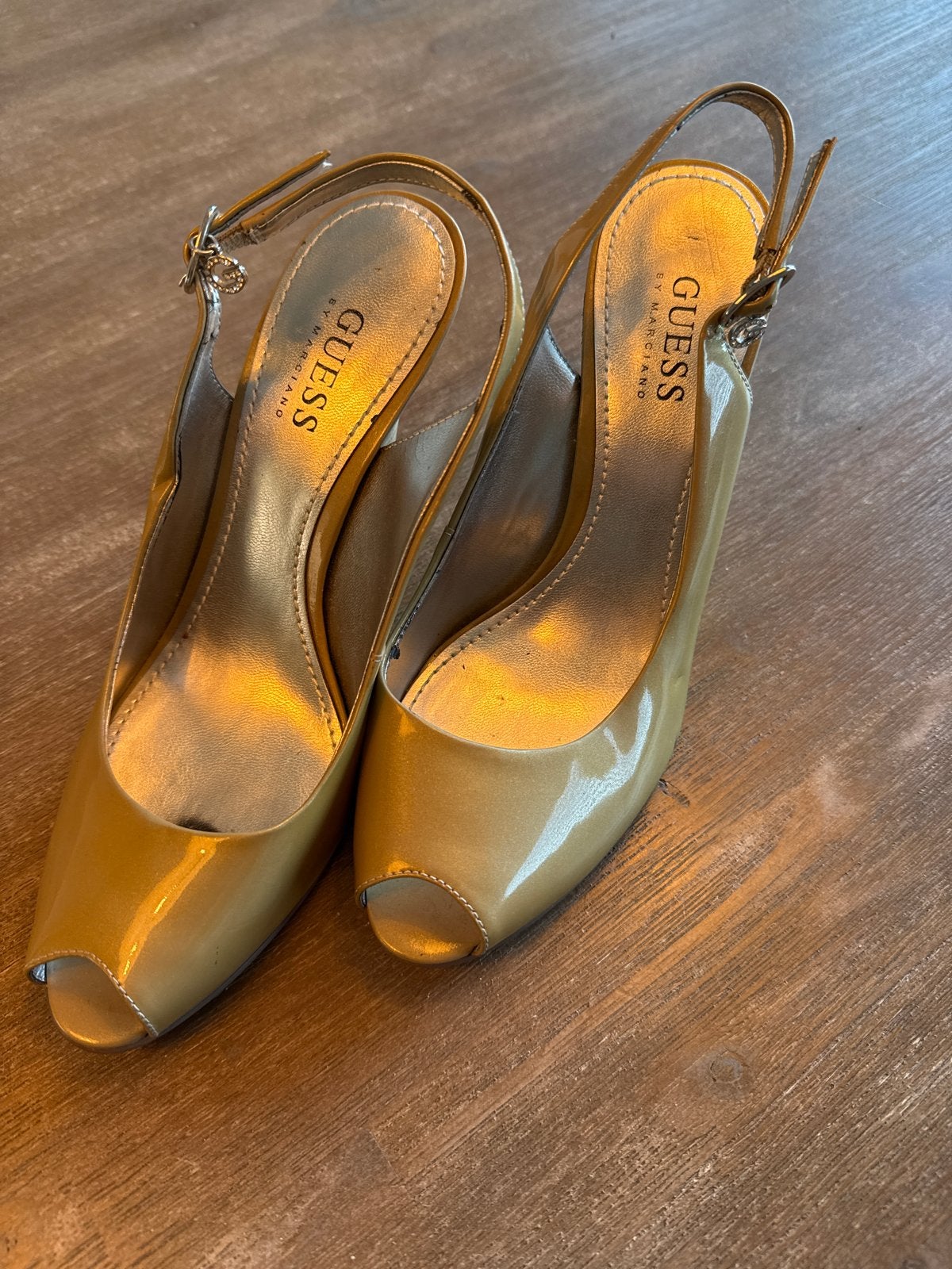 Guess By Marciano Pumps - Maat 38, Ophalen of Verzenden, Gedragen, Overige kleuren, Pumps