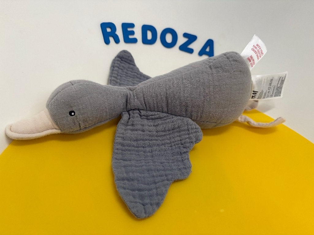 K3043 H&M vogel eend blauw grijs, Kinderen en Baby's, Speelgoed | Knuffels en Pluche, Ophalen of Verzenden, Zo goed als nieuw