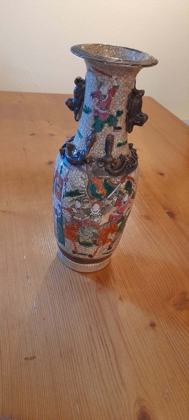 Antieke Chinese vaas met gedetailleerde decoratie - 28cm, Ophalen of Verzenden