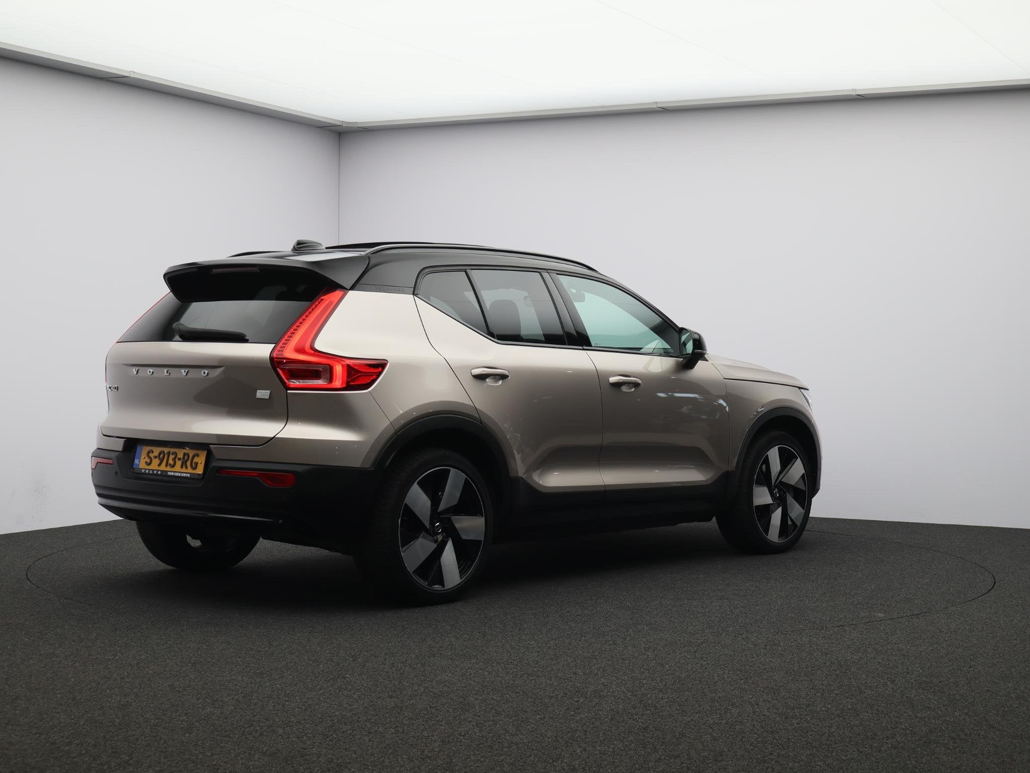 Volvo XC40 Recharge Twin Ultimate 78 kWh / Pan. dak / Nubuck, Auto's, Volvo Selected Used Cars, Met garantie (alle), Leder en Stof