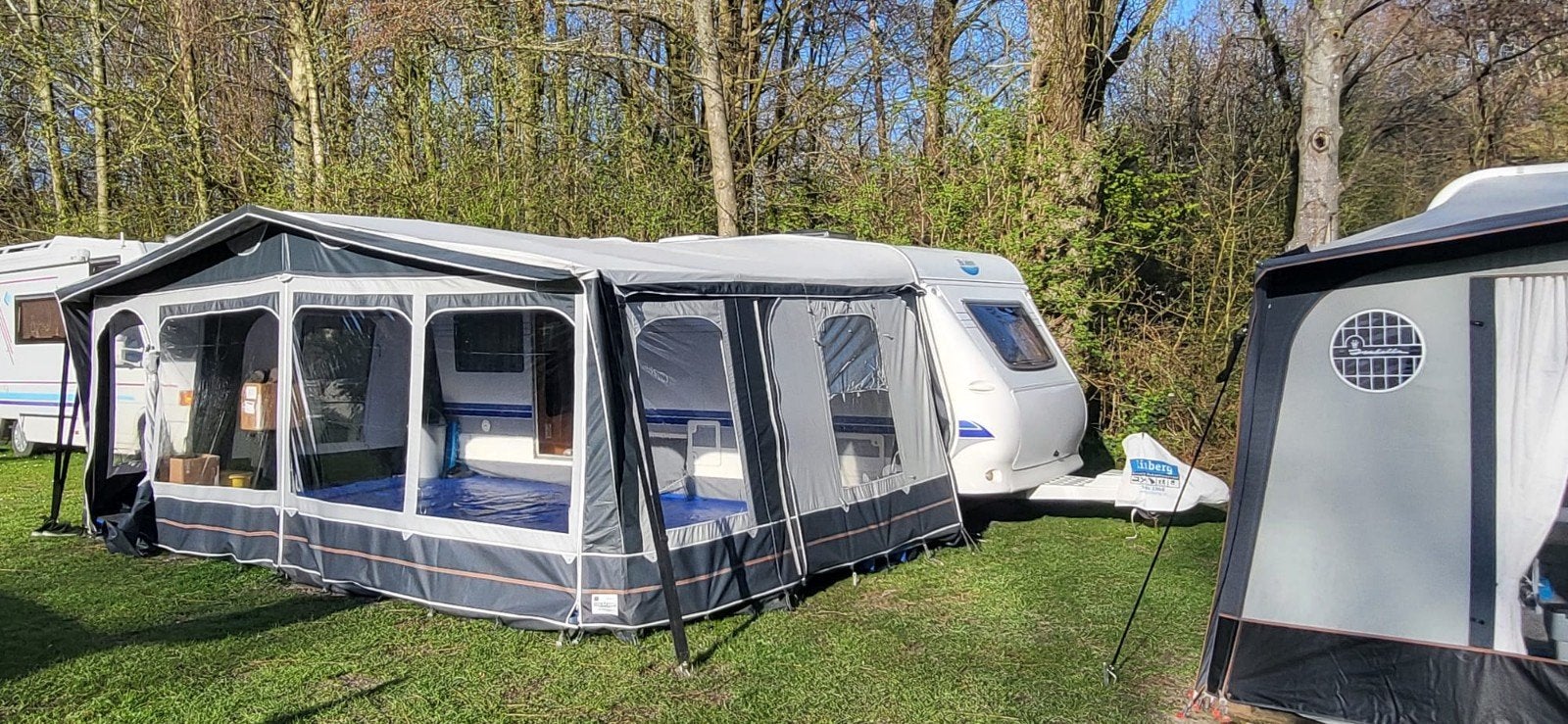Hobby 560 exclusive caravan 2002, Rondzit, Hobby, Frans bed, Ringverwarming