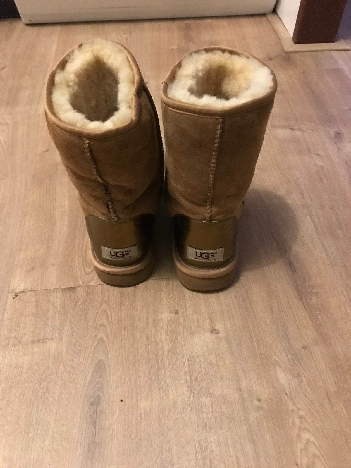 Bruine uggs, Ophalen of Verzenden, Zo goed als nieuw, Maat 38/40 (M), Overige typen