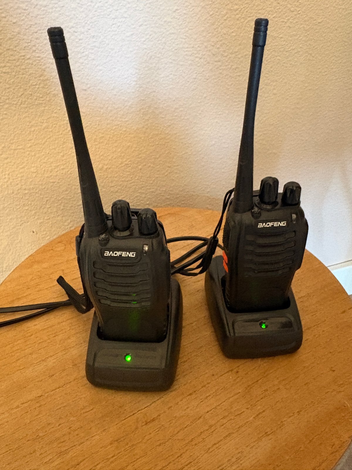 Baofeng Portofoonset - 2 stuks met laders, Telecommunicatie, Portofoons en Walkie-talkies, Gebruikt, Ophalen of Verzenden, Portofoon of Walkie-talkie