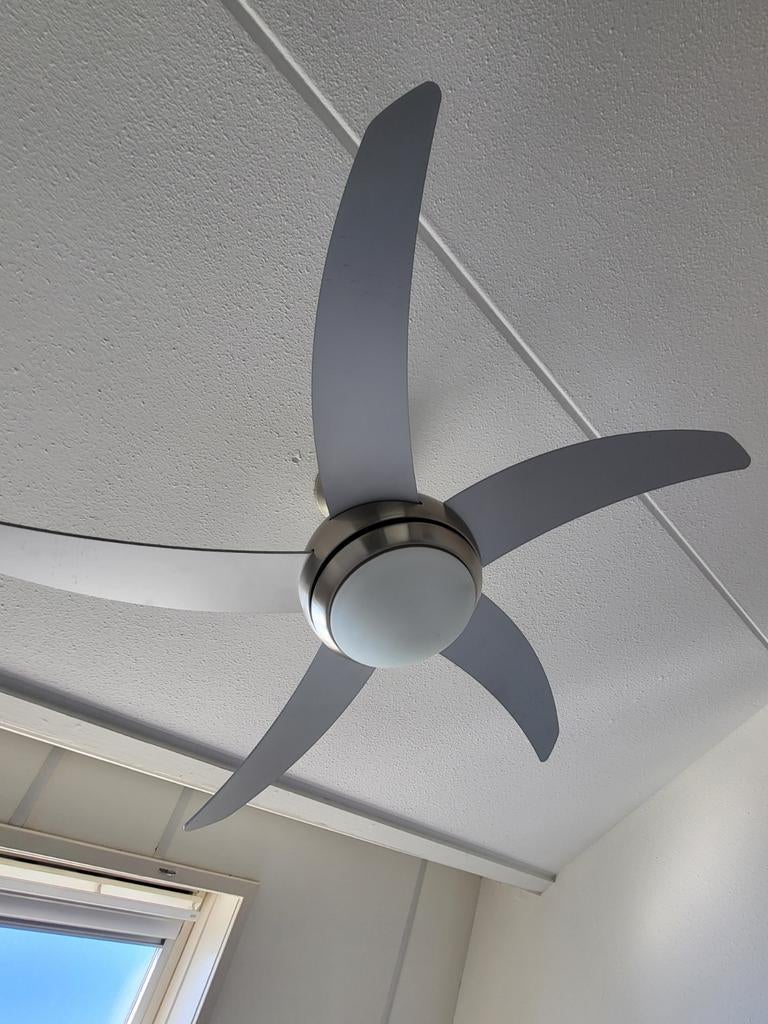 Moderne plafondventilator met verlichting, Huis en Inrichting, Lampen | Hanglampen, Ophalen, Zo goed als nieuw, Glas, Modern, minimalistisch
