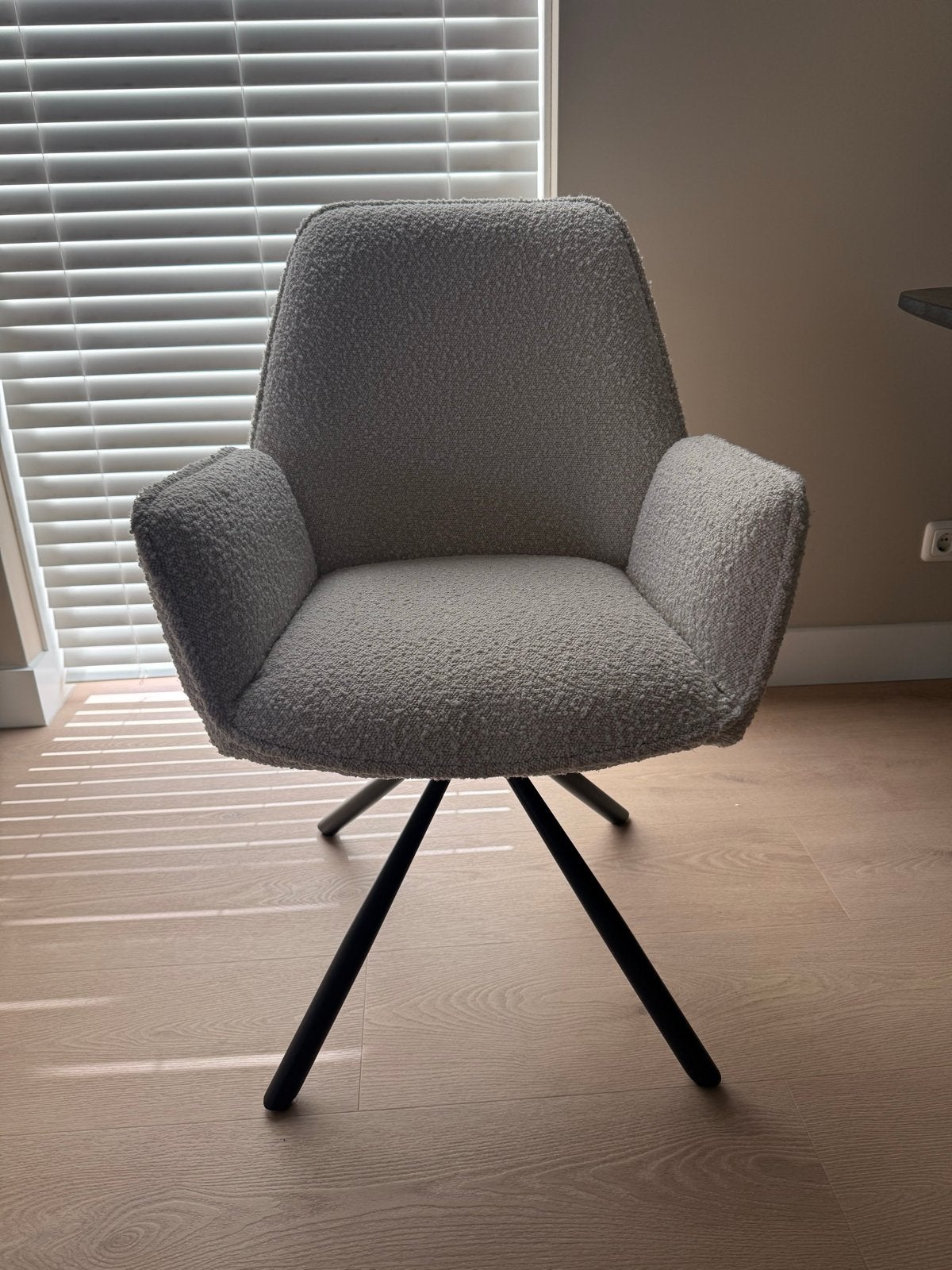 2x Moderne draaibare eetkamerstoel - Bouclé beige stof, Ophalen, Twee, Overige kleuren, Zo goed als nieuw