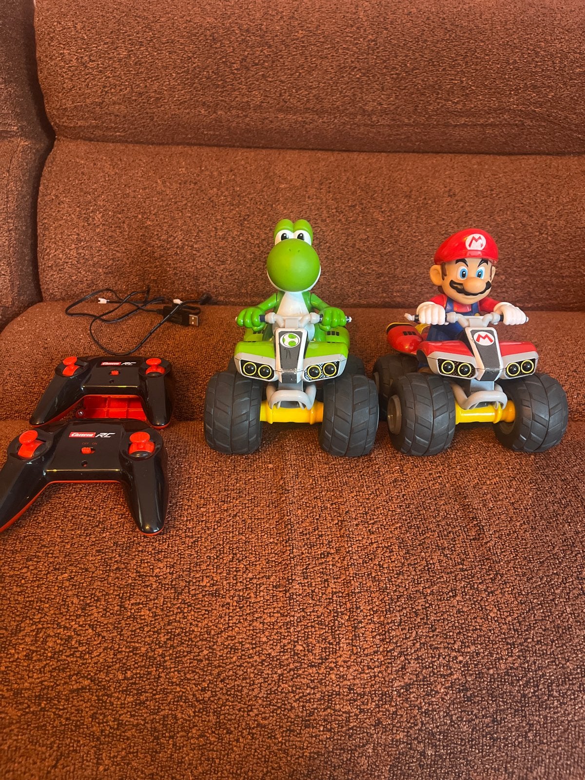 Bestuurbare auto's Mario & Yoshi - Carrera RC, Elektro, Gebruikt, Auto offroad, Ophalen of Verzenden