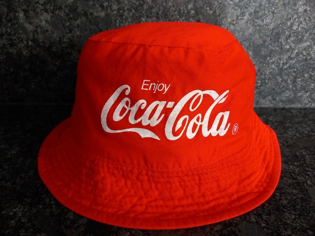 Coca Cola Bucket Hat katoen rood size M nagenoeg nieuwstaat!, 56 of 57 cm (M, 7 of 7⅛ inch), Coca Cola, Hoed, Nieuw