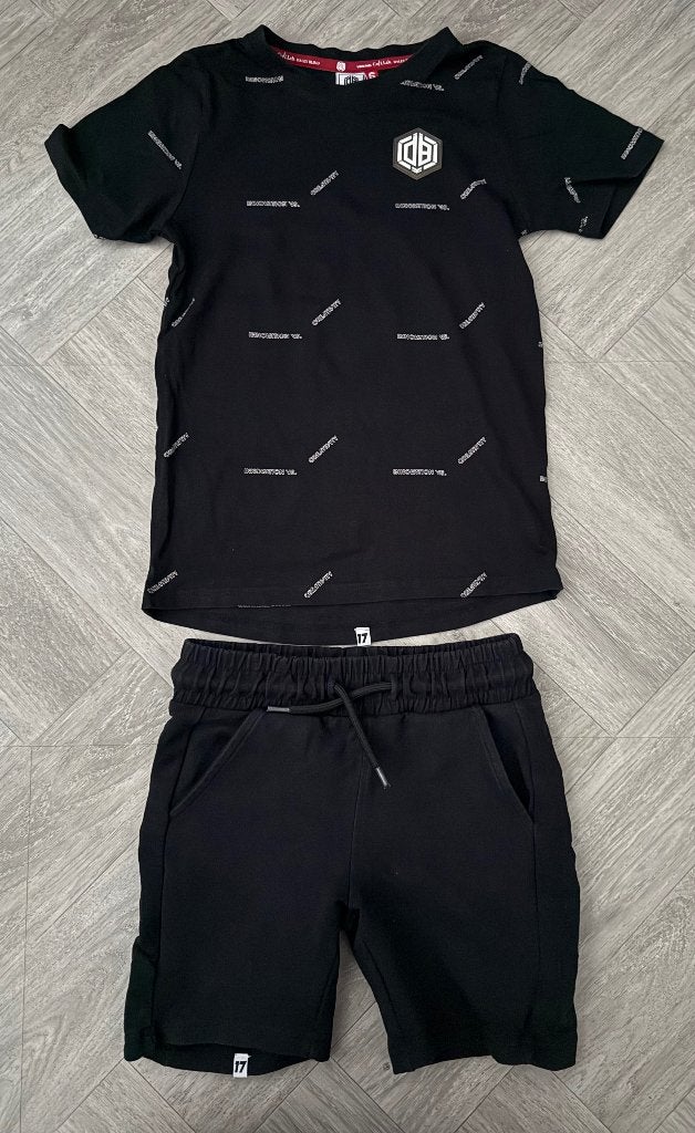 Zwarte VINGINO jogging short& shirt maat 110!, Kinderen en Baby's, Kinderkleding | Maat 110, Verzenden, Zo goed als nieuw, Setje