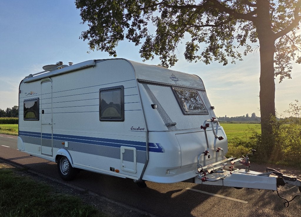 Hobby 460 UFE Excellent 2002 met voortent, luifel en uitbouw, Rondzit, Hobby, 750 - 1000 kg, Particulier