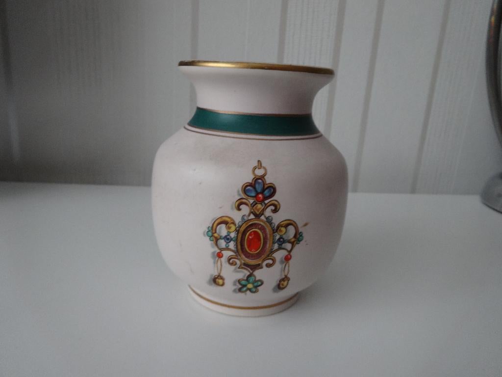Een Vaasje van Flora Gouda Holland ., Antiek en Kunst, Ophalen of Verzenden