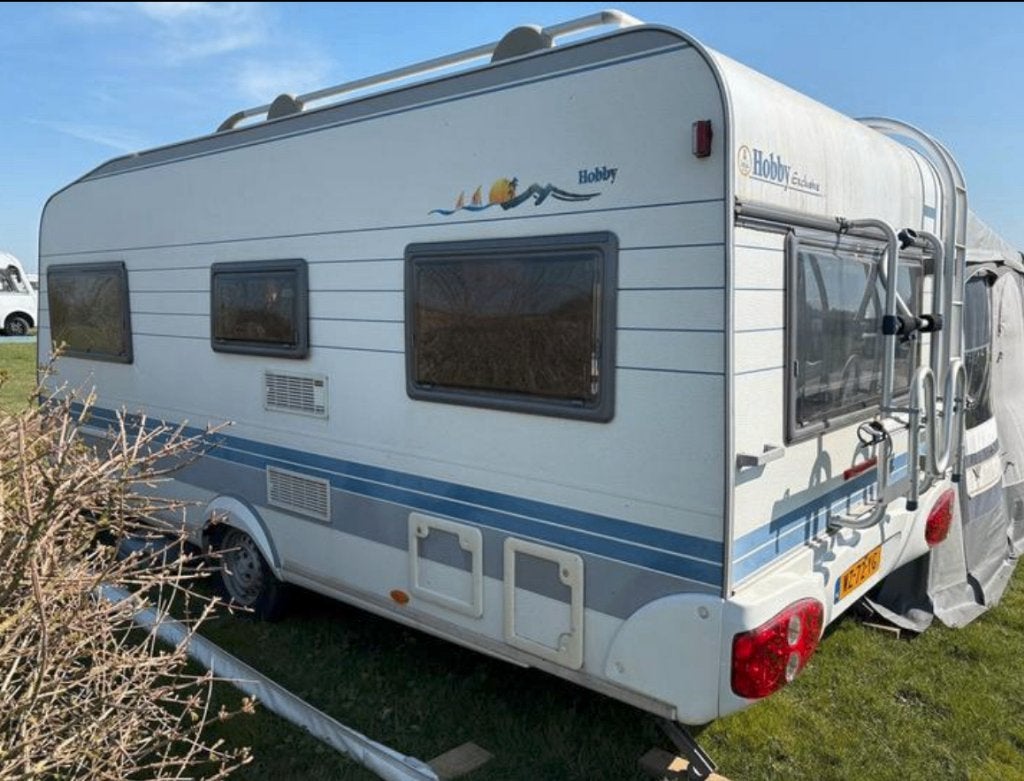 Hobby Exclusive 495 – jaar 2001 | met voortent / zakluifel, Caravans en Kamperen, Caravans, Vast bed, Rondzit, Hobby, Particulier