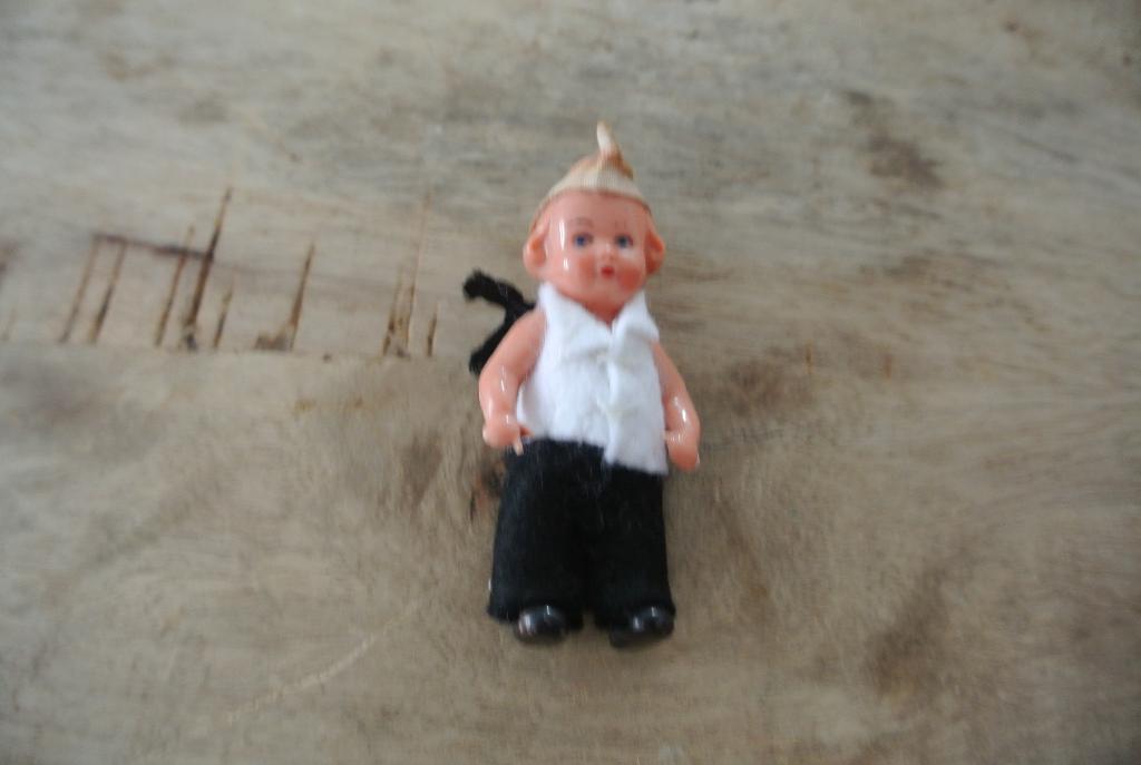 Oud Edi Poppenhuis Popje/ nr 249, Ophalen of Verzenden