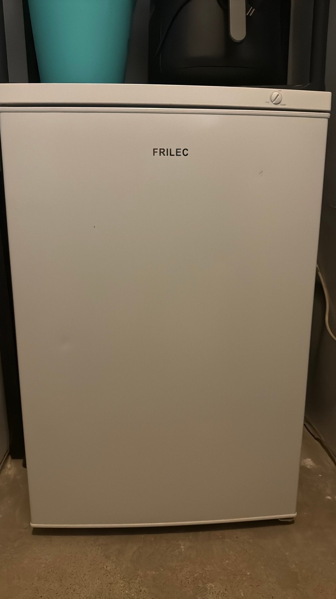 Nette Frilec tafelmodel vriezer – Werkt perfect, Zonder vriesvak, 100 tot 150 liter, Zo goed als nieuw, Ophalen