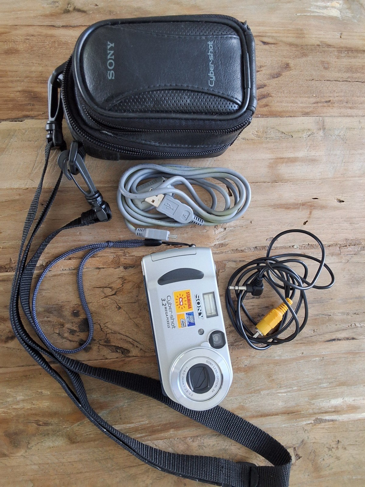 Sony Cyber-shot 3.2 Megapixels Compactcamera met Tas, Cameratas, Gebruikt, Compactcamera, Sony