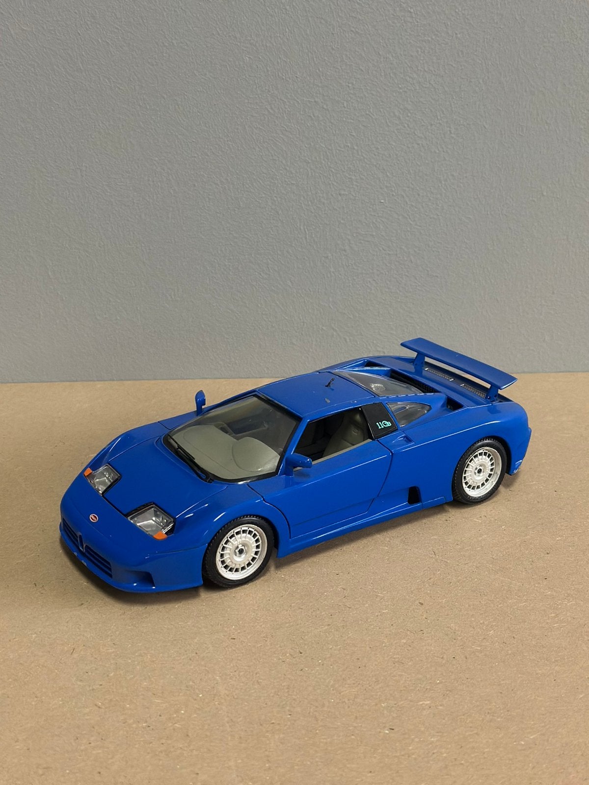 Bugattie 11Gb modelauto 1:18 bburago, Ophalen of Verzenden, Zo goed als nieuw, Auto, Bburago