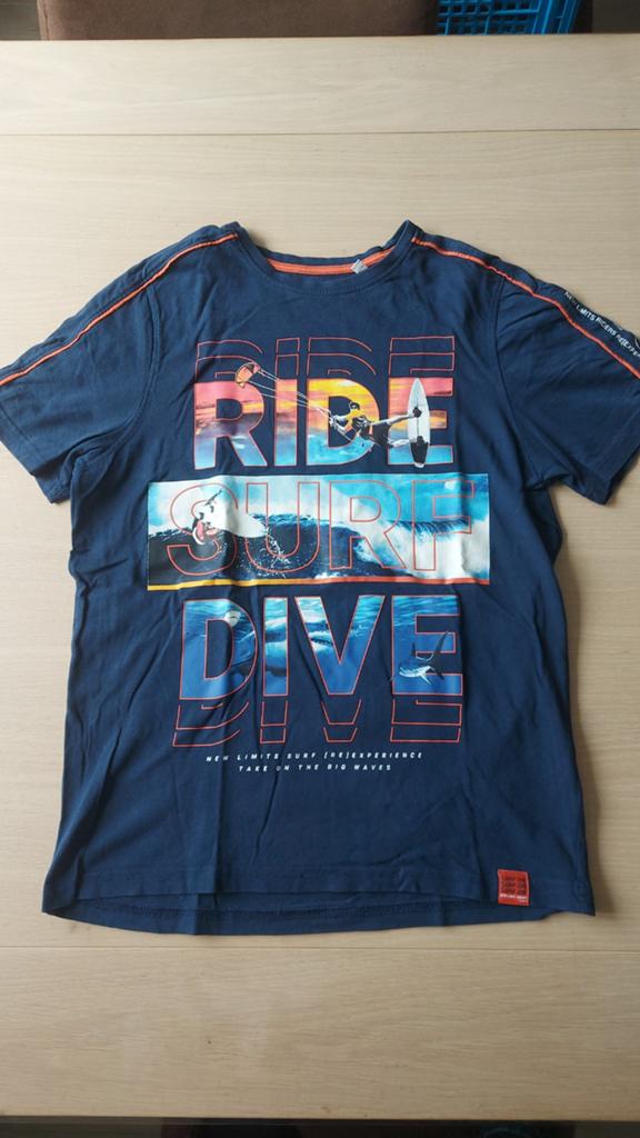 Stoer T-shirt met 'Ride Surf Dive' print, Kinderen en Baby's, Kinderkleding | Maat 158, Gebruikt, Ophalen of Verzenden, Shirt of Longsleeve