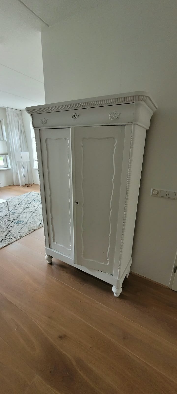 Antieke witte Meidenkast 100x40x177 cm, Antiek en Kunst, Ophalen