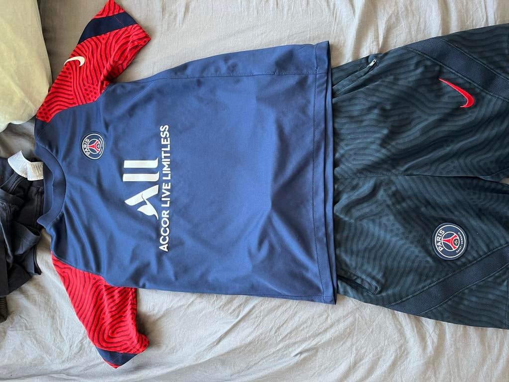PSG Voetbaltenue (shirt en broekje) - Maat L, Ophalen of Verzenden, Nieuw, Jongen of Meisje, Setje
