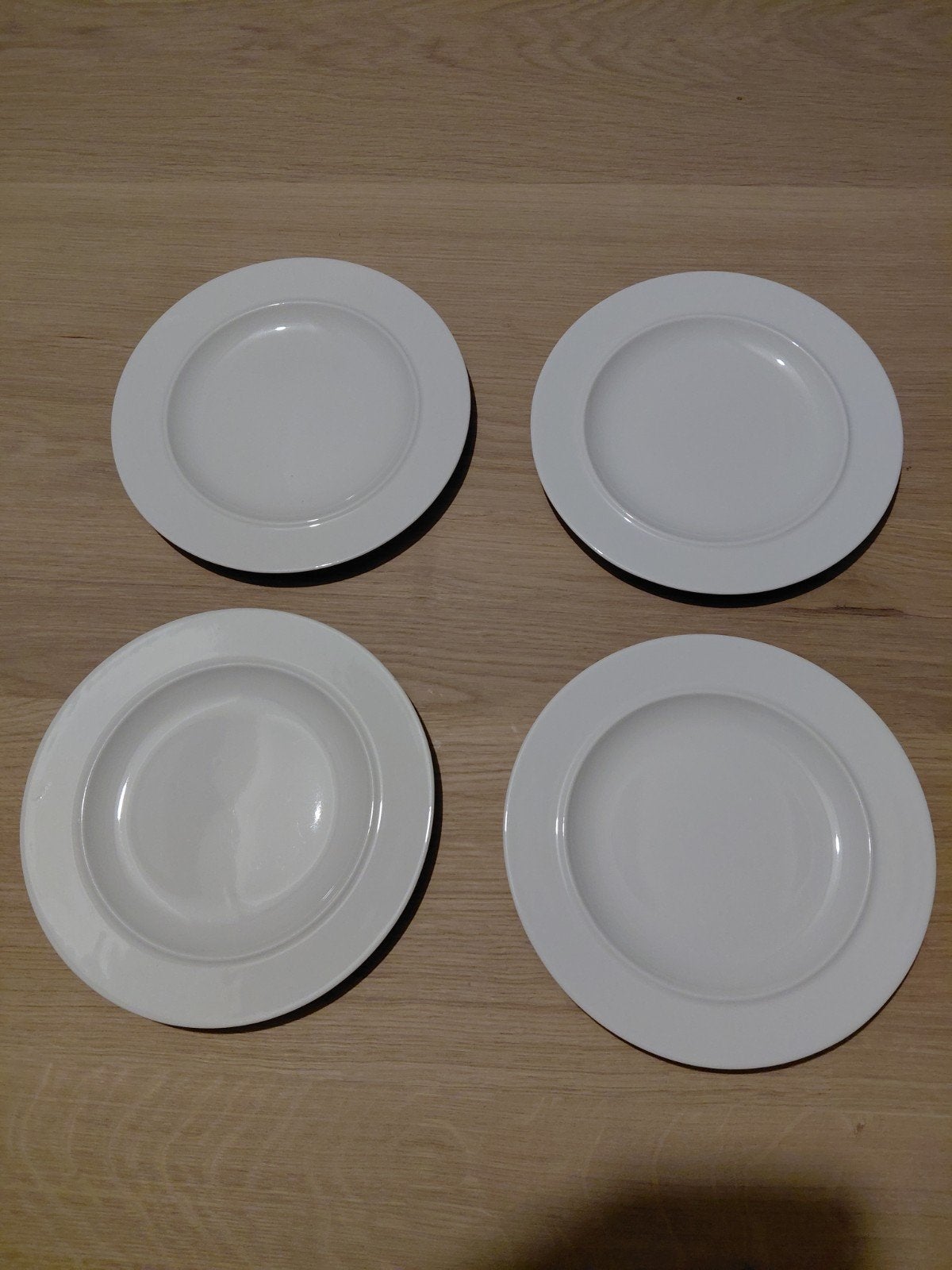 4 ALESSI borden,  wit , zgan,  20 cm, Overige merken, Ophalen of Verzenden, Zo goed als nieuw, Bord(en)