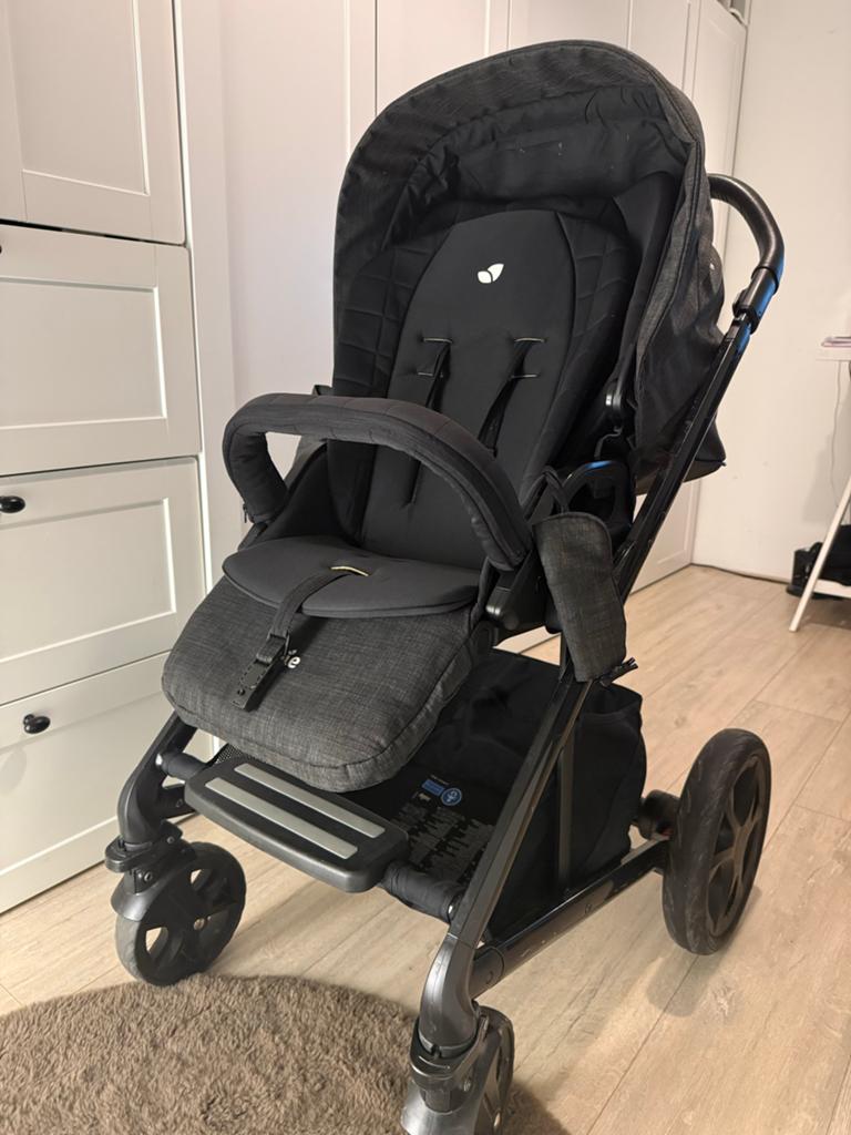 Joie 3-in-1 Combiwagen Chrome DLX met Reiswieg & Autostoel, Kinderen en Baby's, Kinderwagens en Combinaties, Gebruikt, Combiwagen