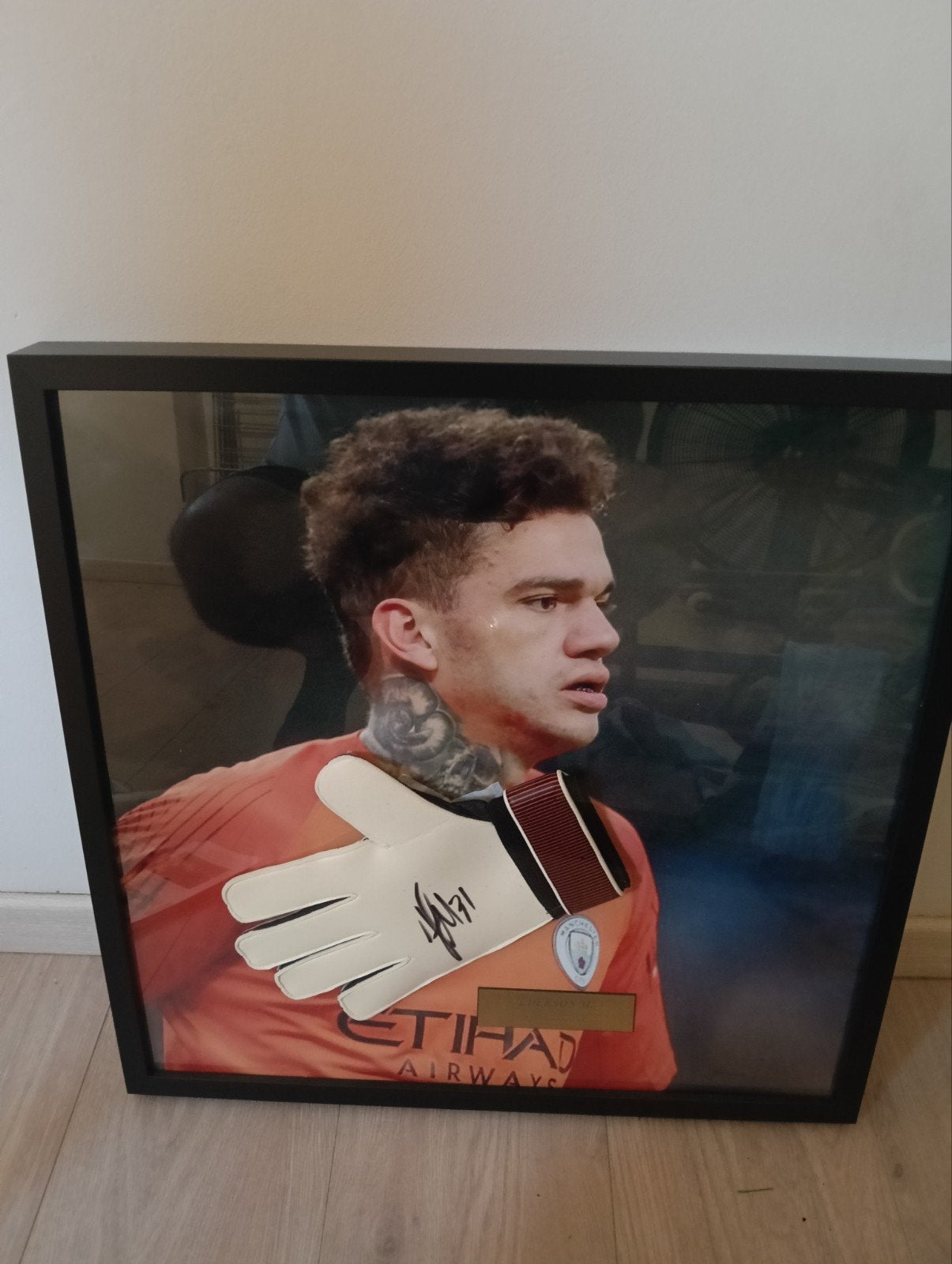 Ingelijste handschoen Ederson, Manchester City, gesigneerd, Ophalen of Verzenden, Zo goed als nieuw, Buitenlandse clubs, Overige typen