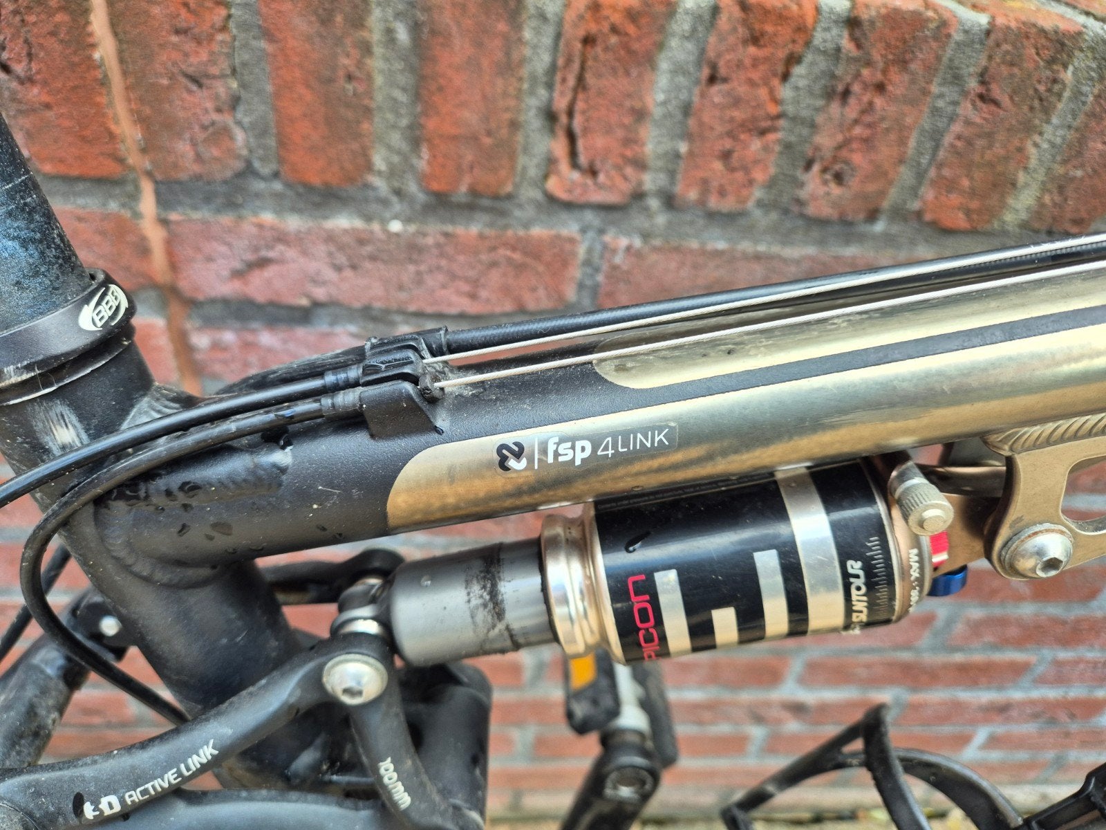 Foto 4 van Cube XMS Mountainbike, framemaat 48cm