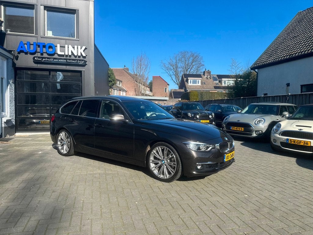 BMW 3-serie Touring 330i | PANO | ELEK. TREKHAAK | MEMORY ST, Auto's, BMW, Automaat, Achterwielaandrijving, 4 cilinders, Automatische klimaatregeling