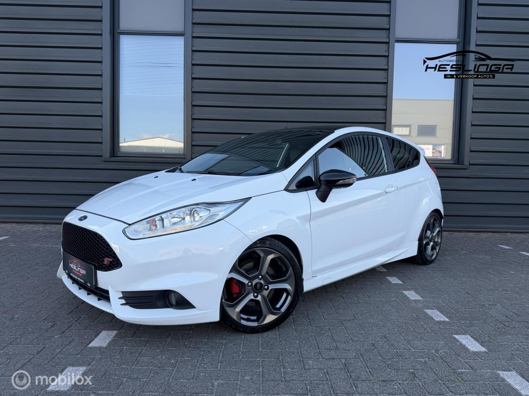 Ford fiesta st-2 / Stoelverwarming / Recaro / 182PK, Auto's, Voorwielaandrijving, Dealer onderhouden, Gebruikt, Zwart