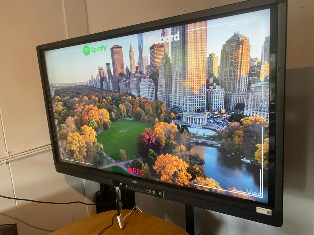 65 inch 4K Touchscreen TV Elektrisch Hoogteverstelbaar Verri, Audio, Tv en Foto, Televisies, 50 Hz, Zo goed als nieuw, 100 cm of meer