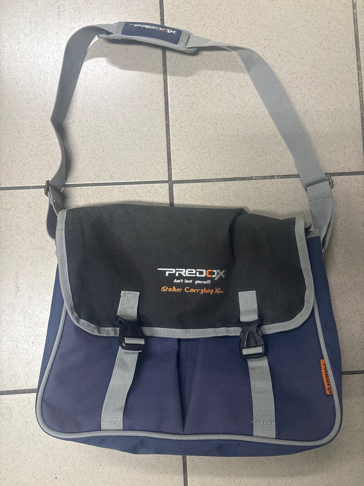 Predox Stalker Carrybag XL - Blauw/Zwart Schoudertas, Predox, Predox, Predox, Ophalen of Verzenden