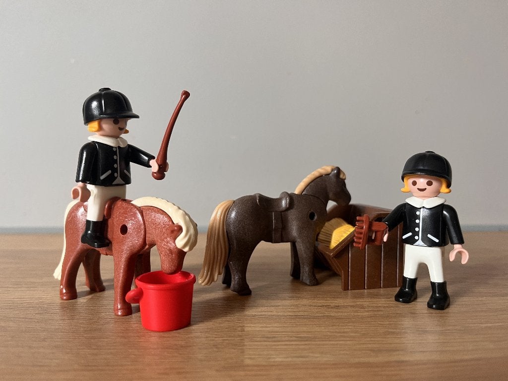 PLAYMOBIL paardrijden paardenverzorging 2 ruiters 2 paarden, Gebruikt, Losse onderdelen, Overige typen, Ophalen of Verzenden