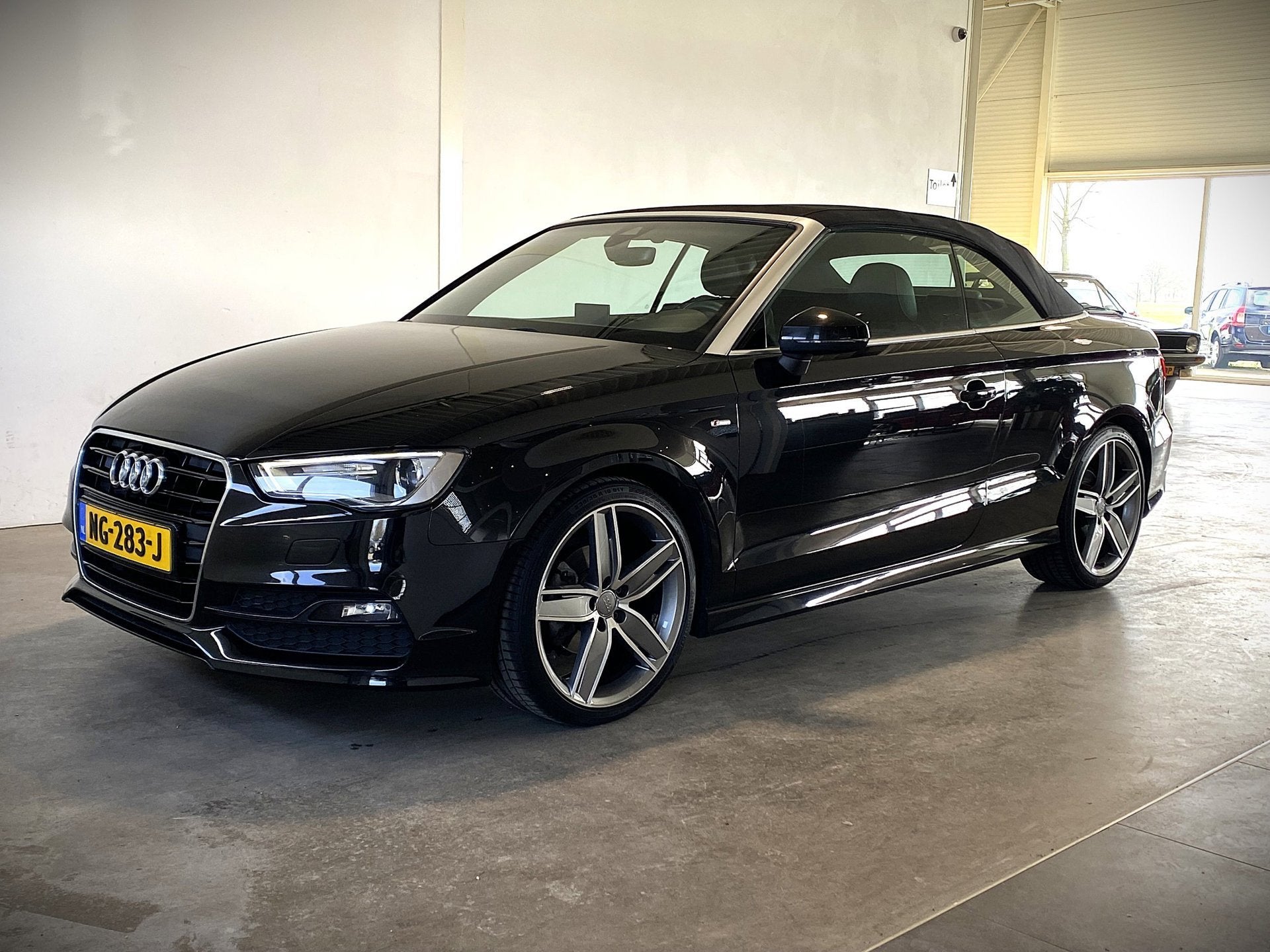 Audi A3 Cabriolet 1.4 TFSI 150PK Automaat S-line 19", Gebruikt, Euro 6, 4 stoelen, Zwart