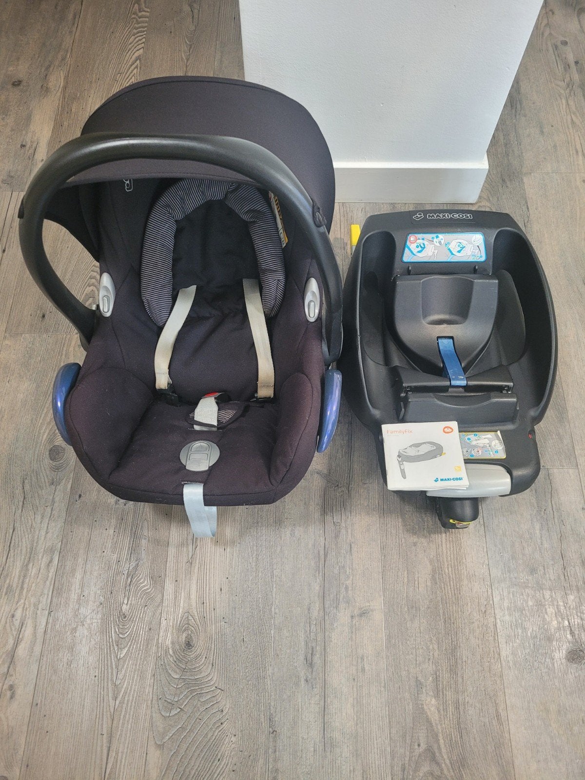 Maxi-Cosi autostoel met FamilyFix base, Kinderen en Baby's, Ophalen, Autogordel of Isofix, Gebruikt, Zijbescherming