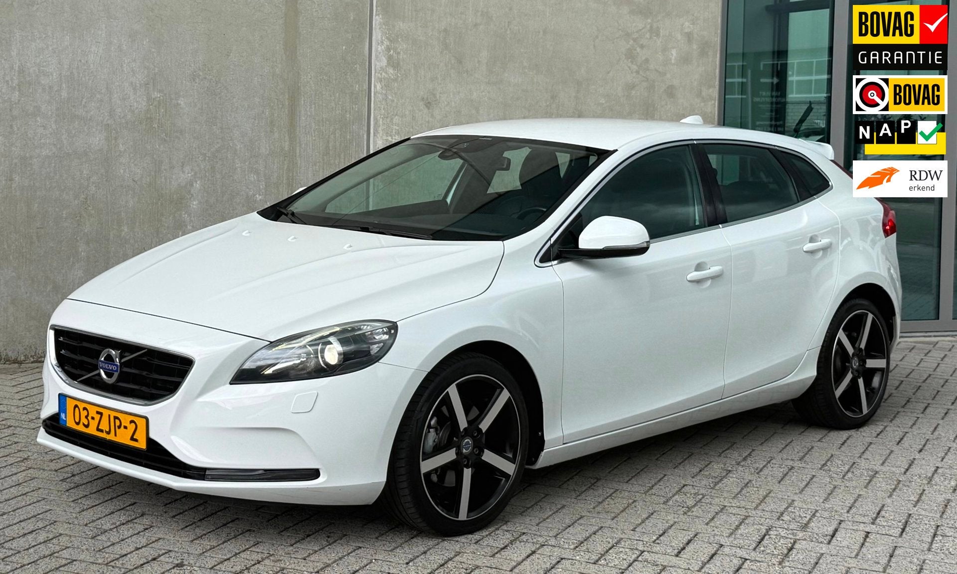 Volvo V40 1.6 T4 Summum 2012 180 PK Wit APK|NAP|LED|CAMERA, Auto's, Gebruikt, Zwart, 4 cilinders, Wit