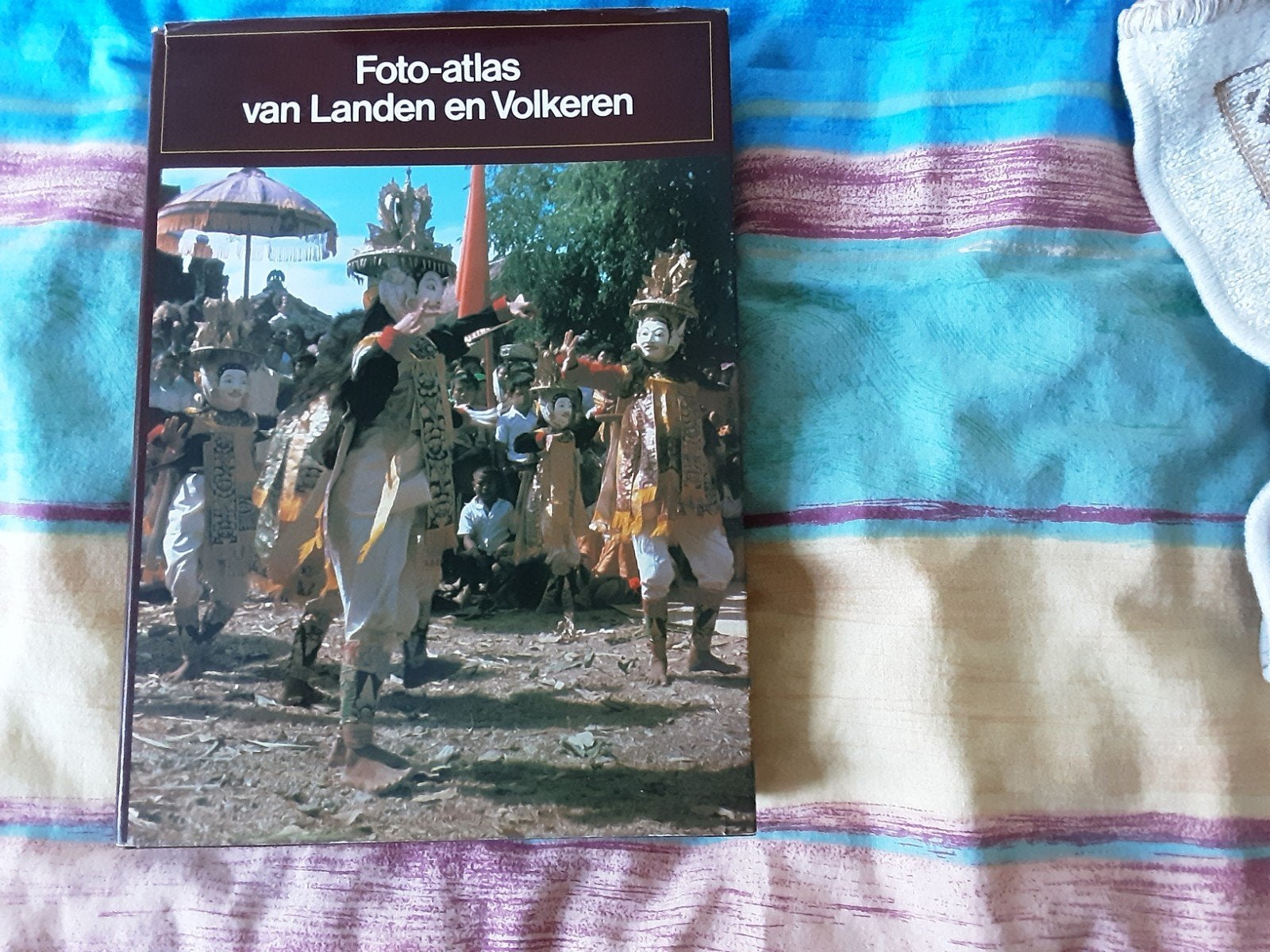 Fotoatlas van landen en volkoren, Boeken, Ophalen of Verzenden