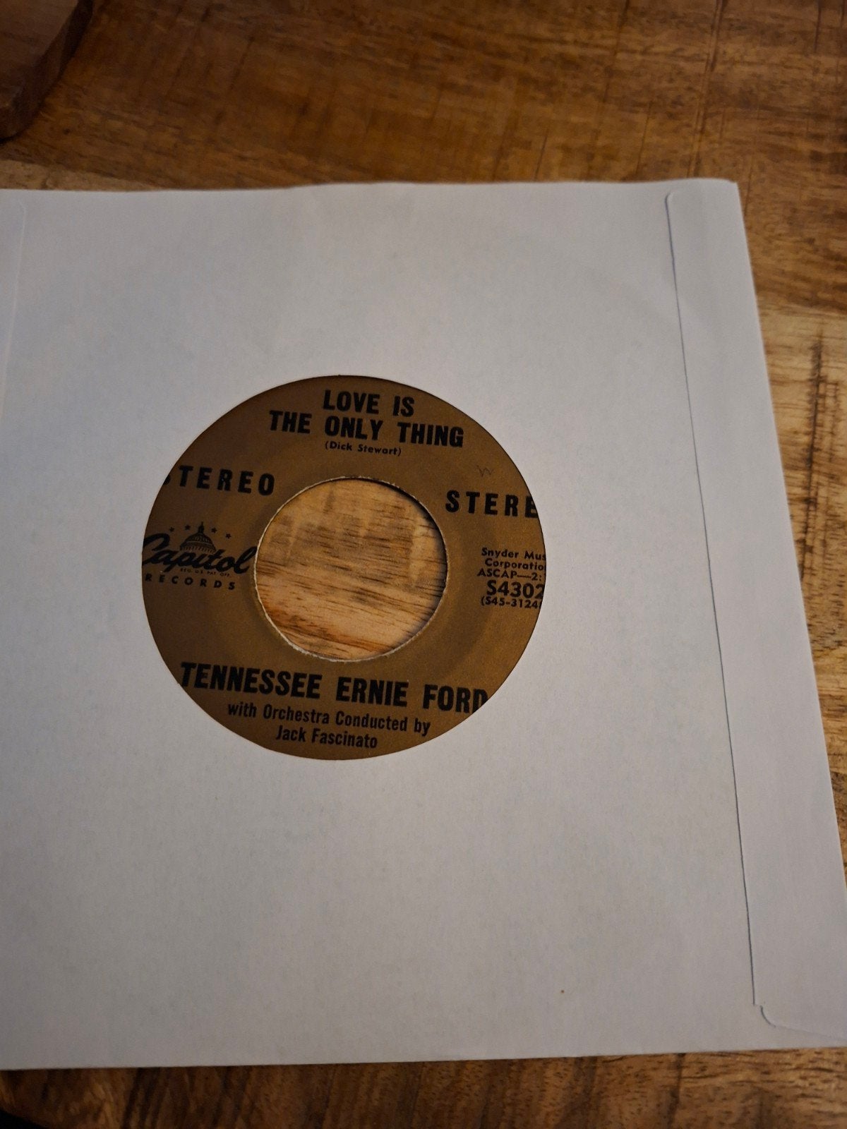 Tennessee ernie ford  / love is the only thing, Ophalen of Verzenden, Zo goed als nieuw, Pop