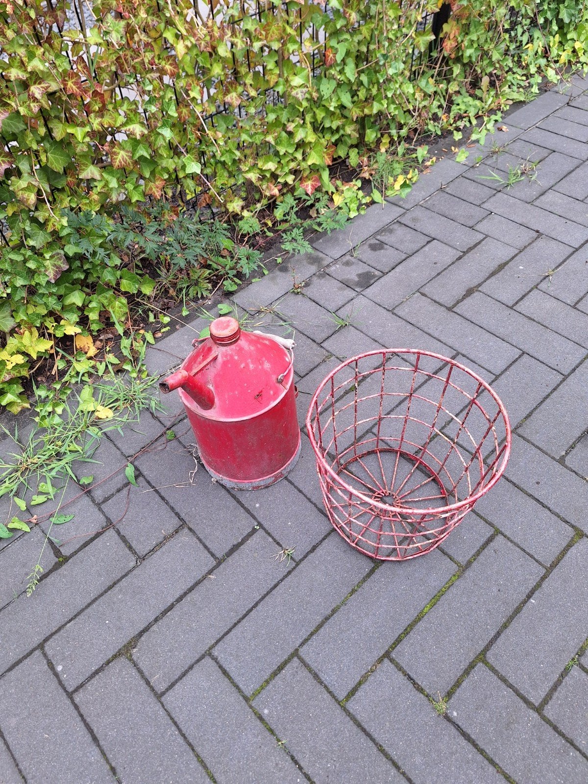 Vintage rode jerrycan en draadmand, Ophalen of Verzenden