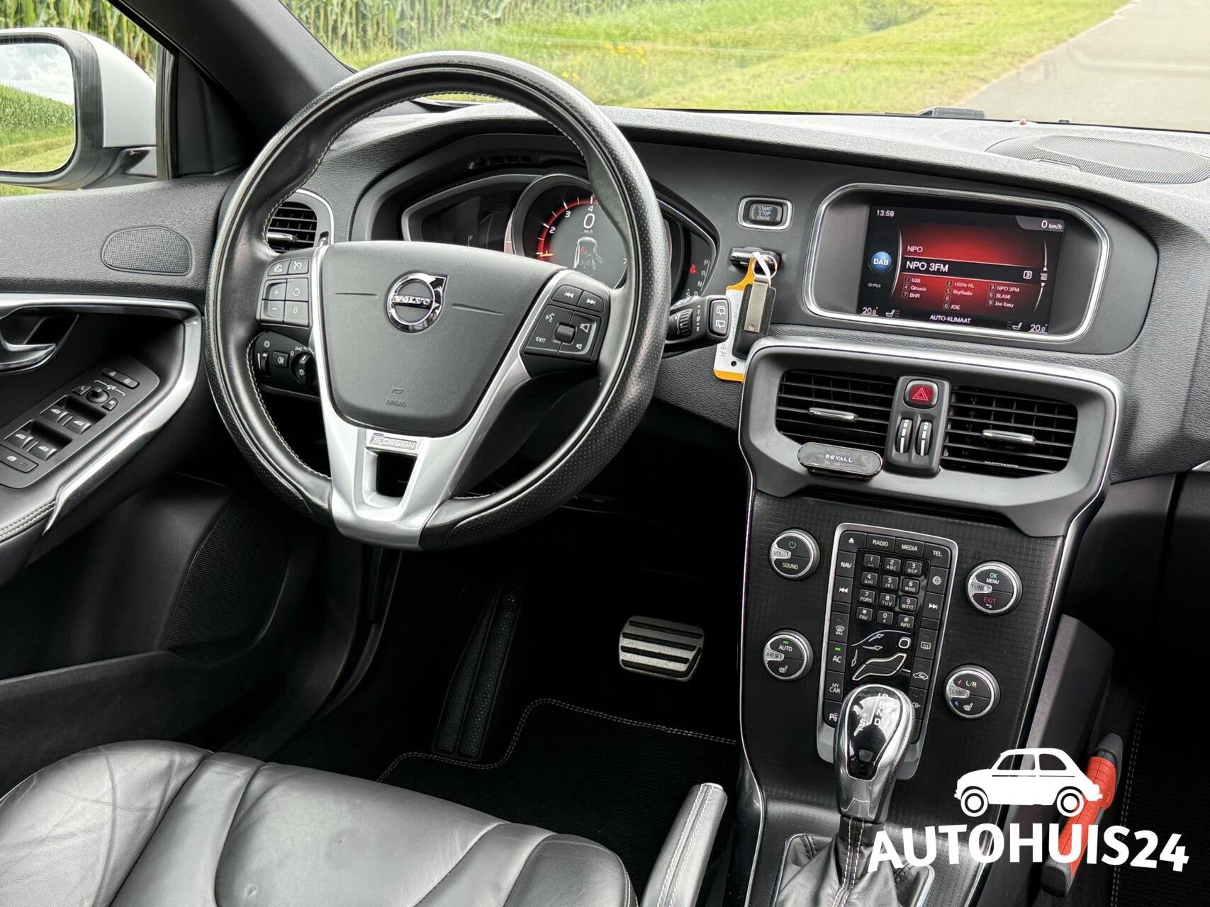 Volvo V40 1.5 T3 Polar+ Sport Panoramadak|Harman Kardon|LED|, Bedrijf, 152 pk, Autotrust, 1500 kg