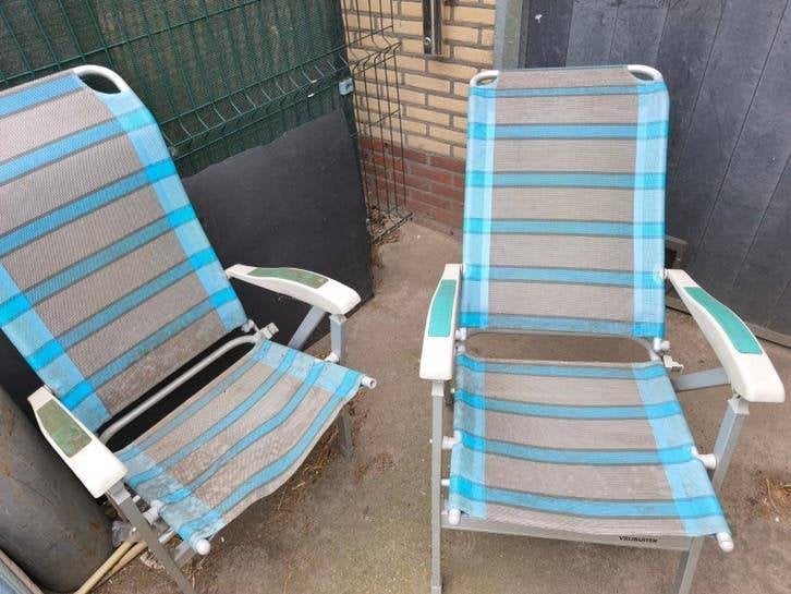 Gratis: 2 bruikbare campingstoelen met weerplekken, Caravans en Kamperen, Kampeermeubelen, Ophalen, Gebruikt, Campingstoel