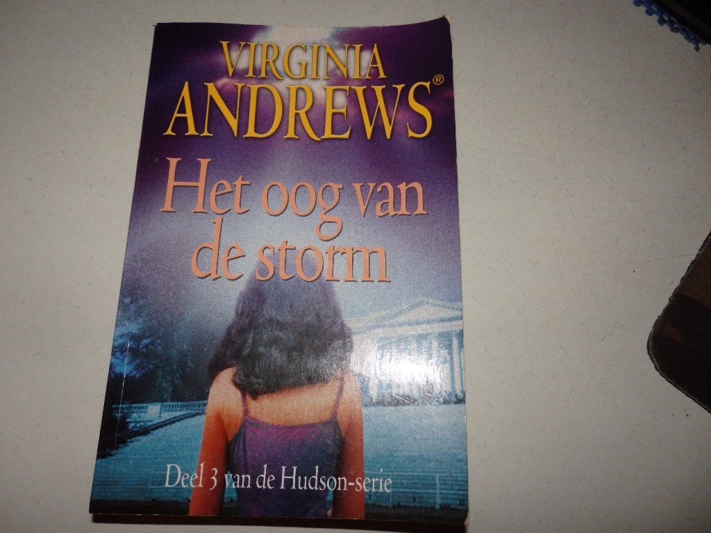 Het oog van de storm,  Virginia Andrews, Ophalen of Verzenden, Gelezen