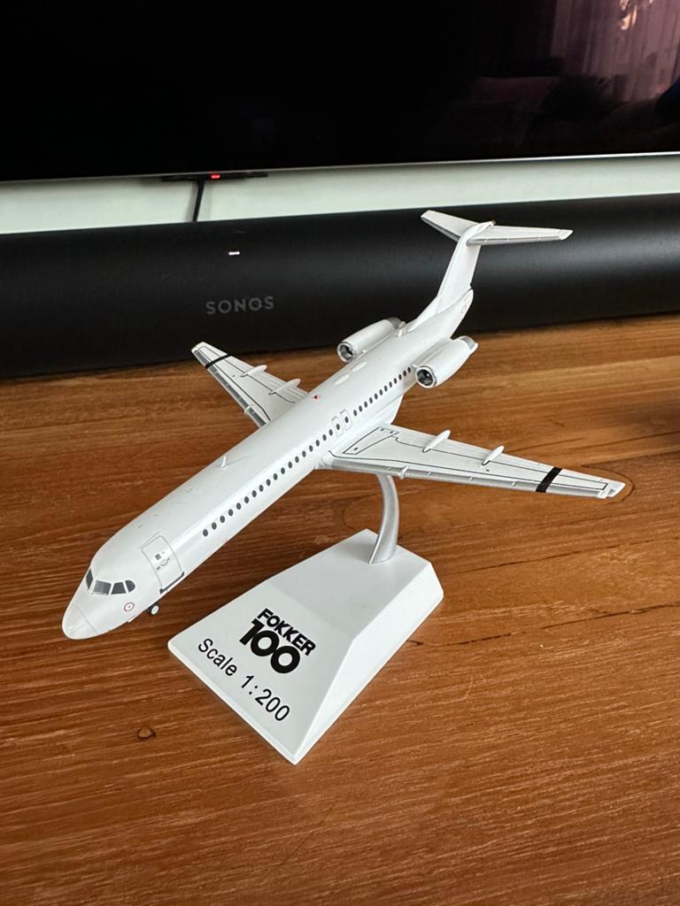 Fokker 100 Blank, Ophalen of Verzenden, Zo goed als nieuw, Schaalmodel