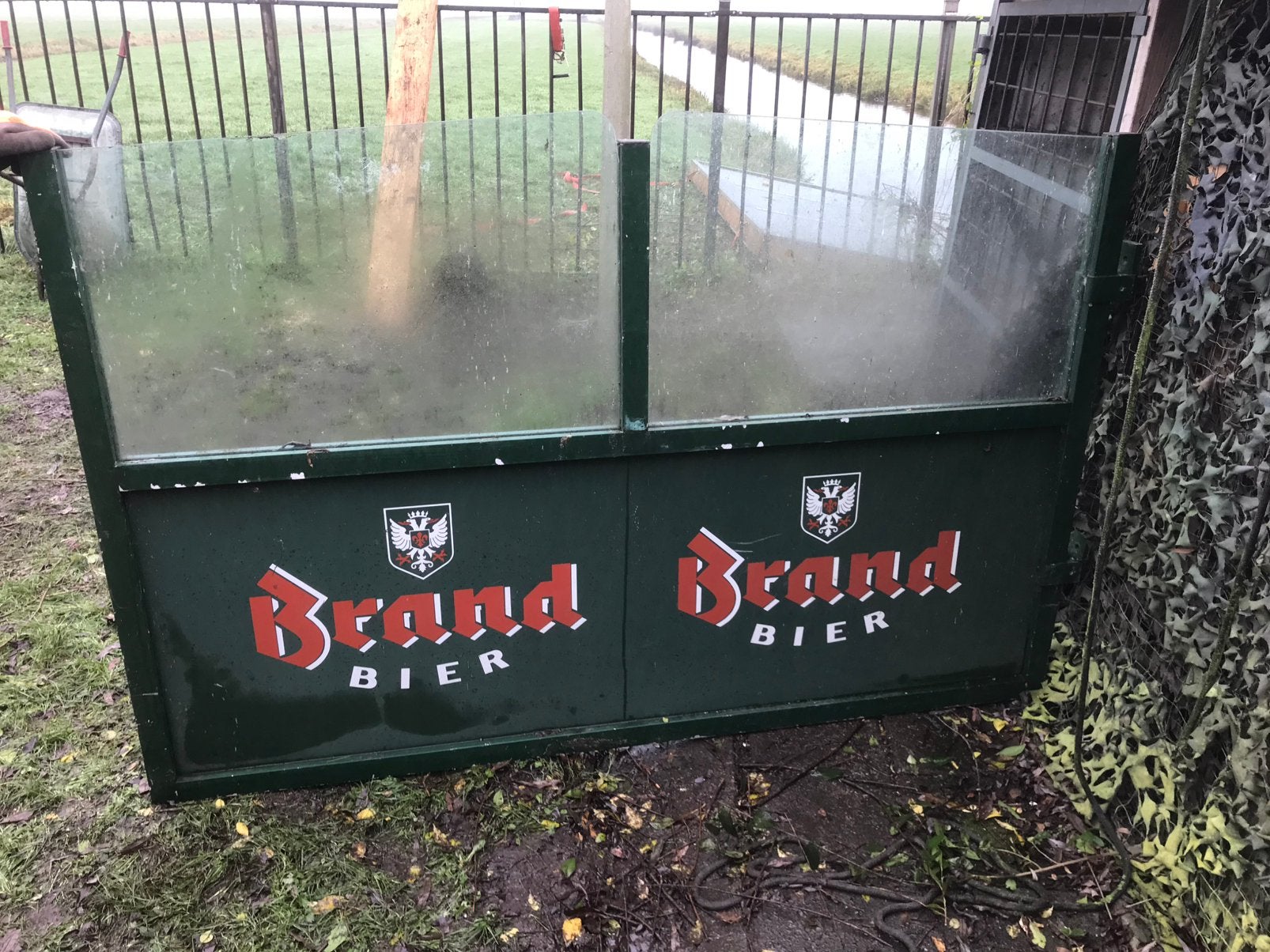 Windscherm brandbier, Dieren en Toebehoren, Ophalen of Verzenden, Zo goed als nieuw, Aluminium, Volière
